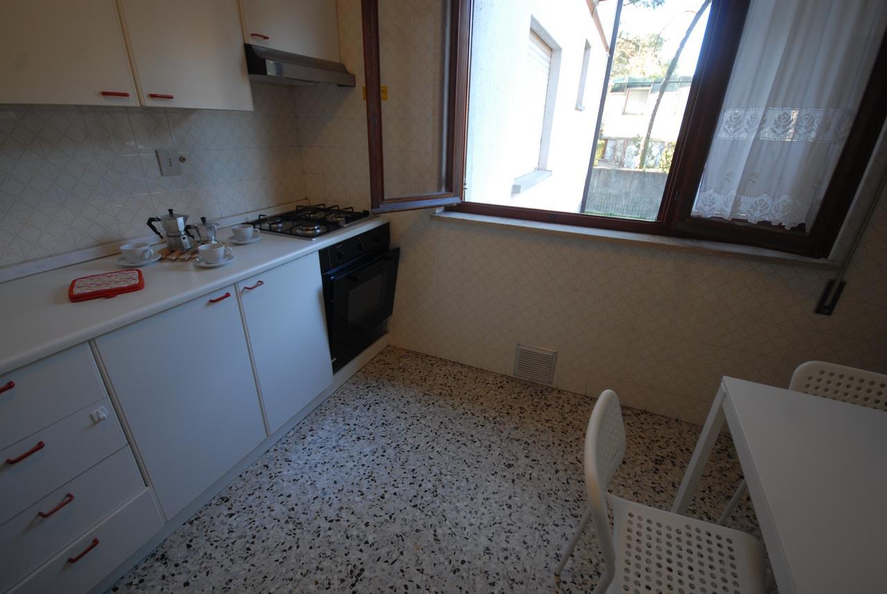Villa Azalea Lignano Sabbiadoro Bagian luar foto